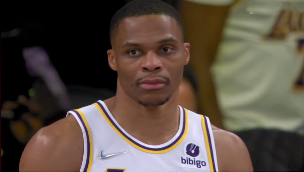 半场结束前猛然爆发反超，逆转胜