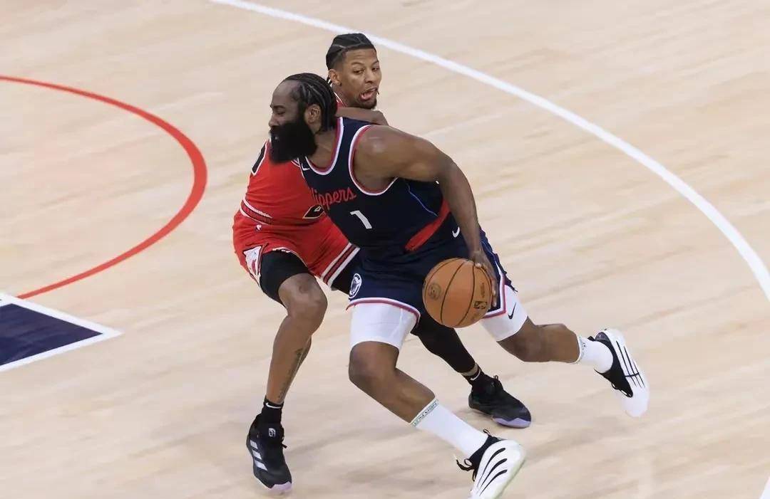 火箭主场击败马刺，继续追赶西部前四