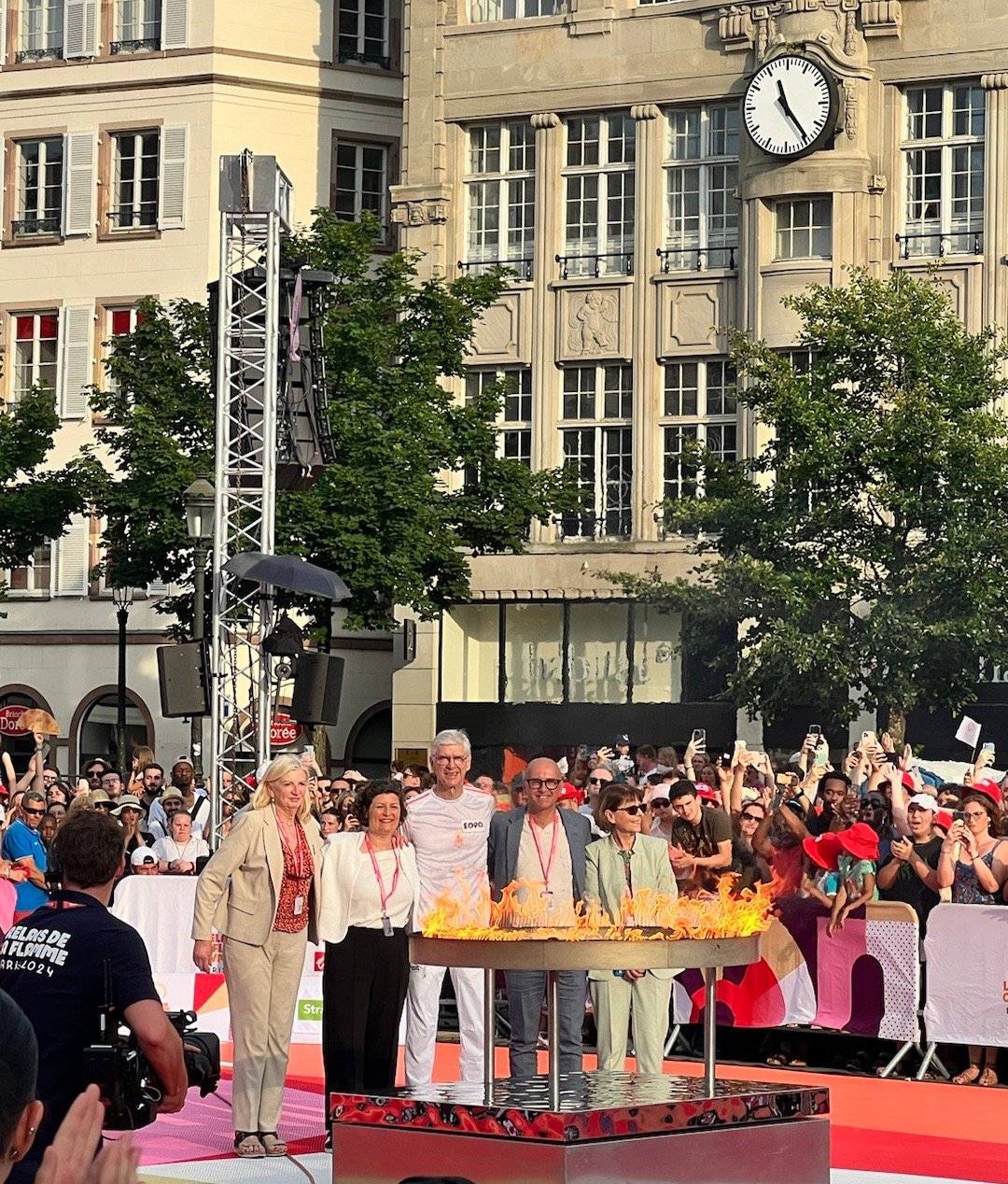 阿森纳温格晋级，赛场表现稳健进八强