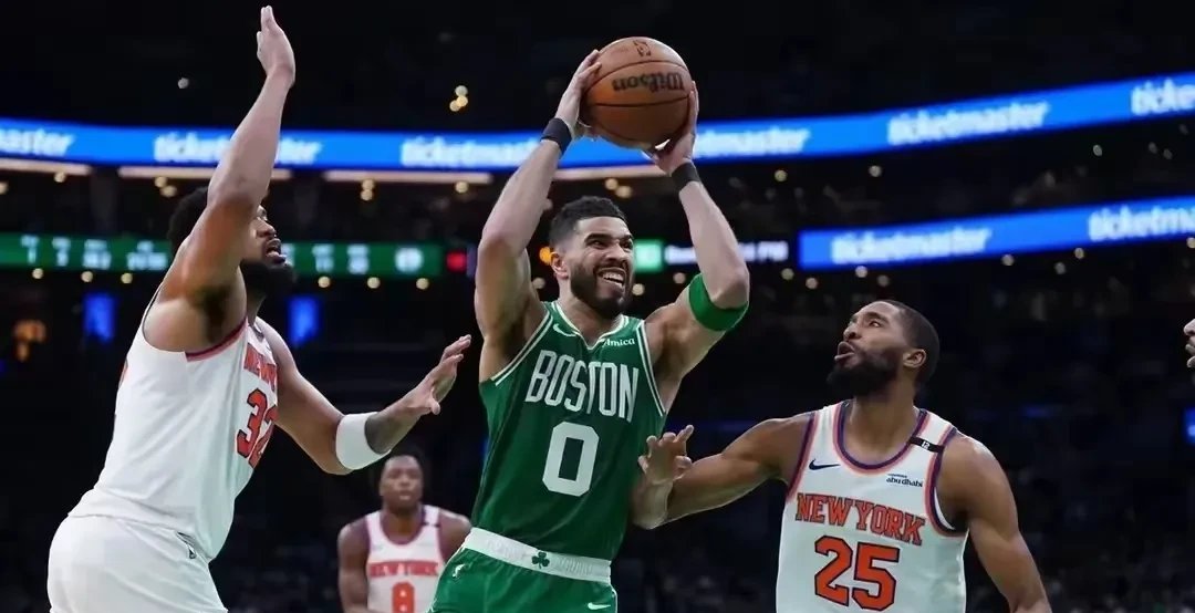 包含尼克斯惨败绿军，特雷杨缺阵队伍沦落的词条