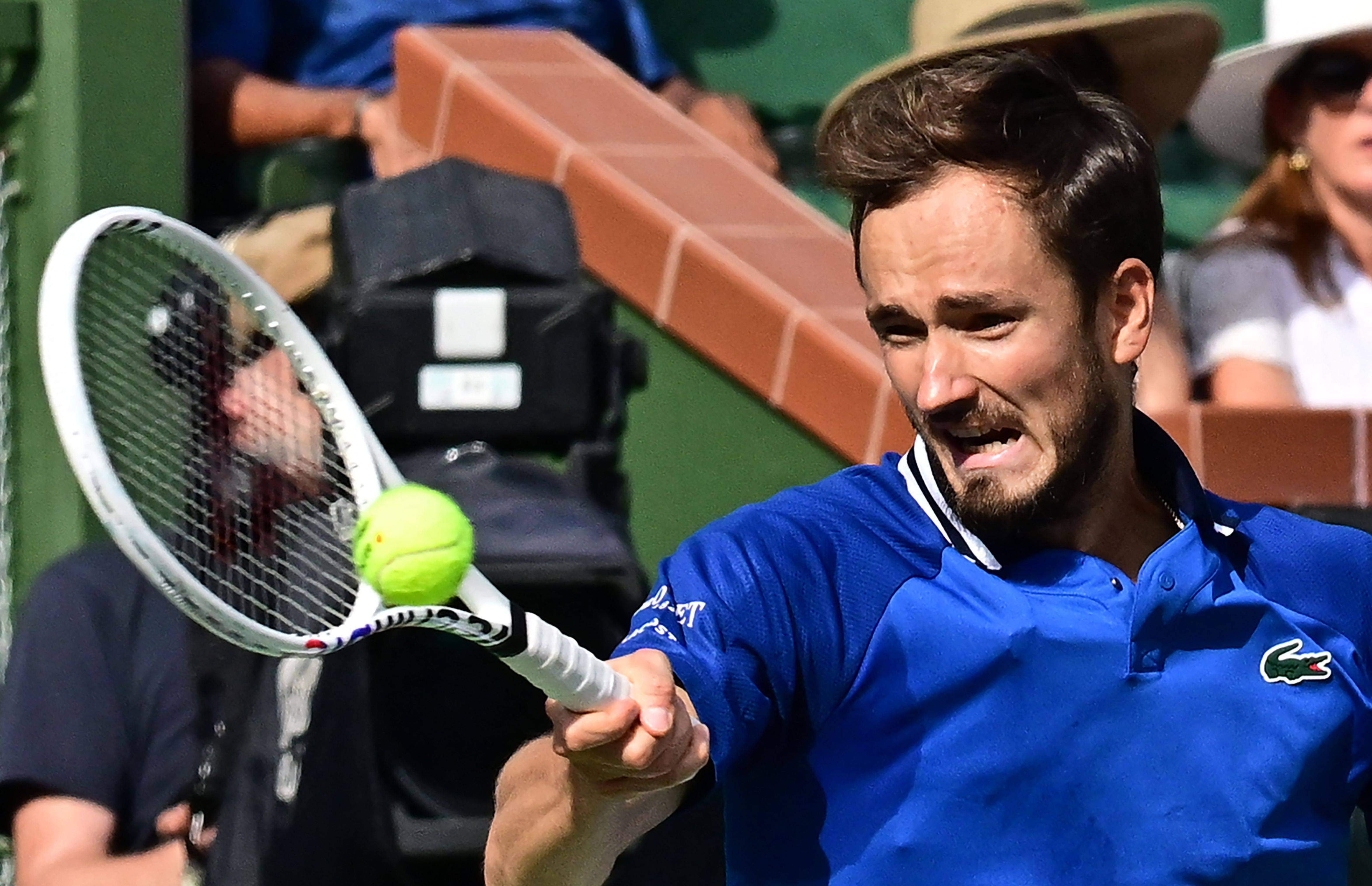 日本网球队逆转世界网球队,梅德韦杰夫送出助攻的简单介绍 日本网球队逆转世界网球队,梅德韦杰夫送出助攻的简单介绍