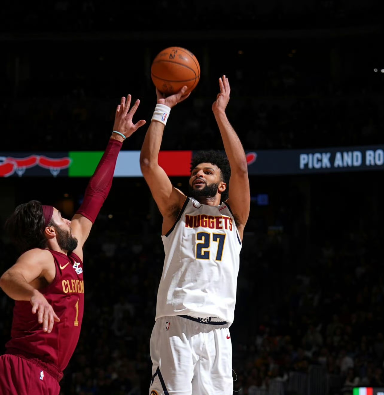 开云体育中国-包含爵士惊险胜老鹰，米切尔砍下32分的词条