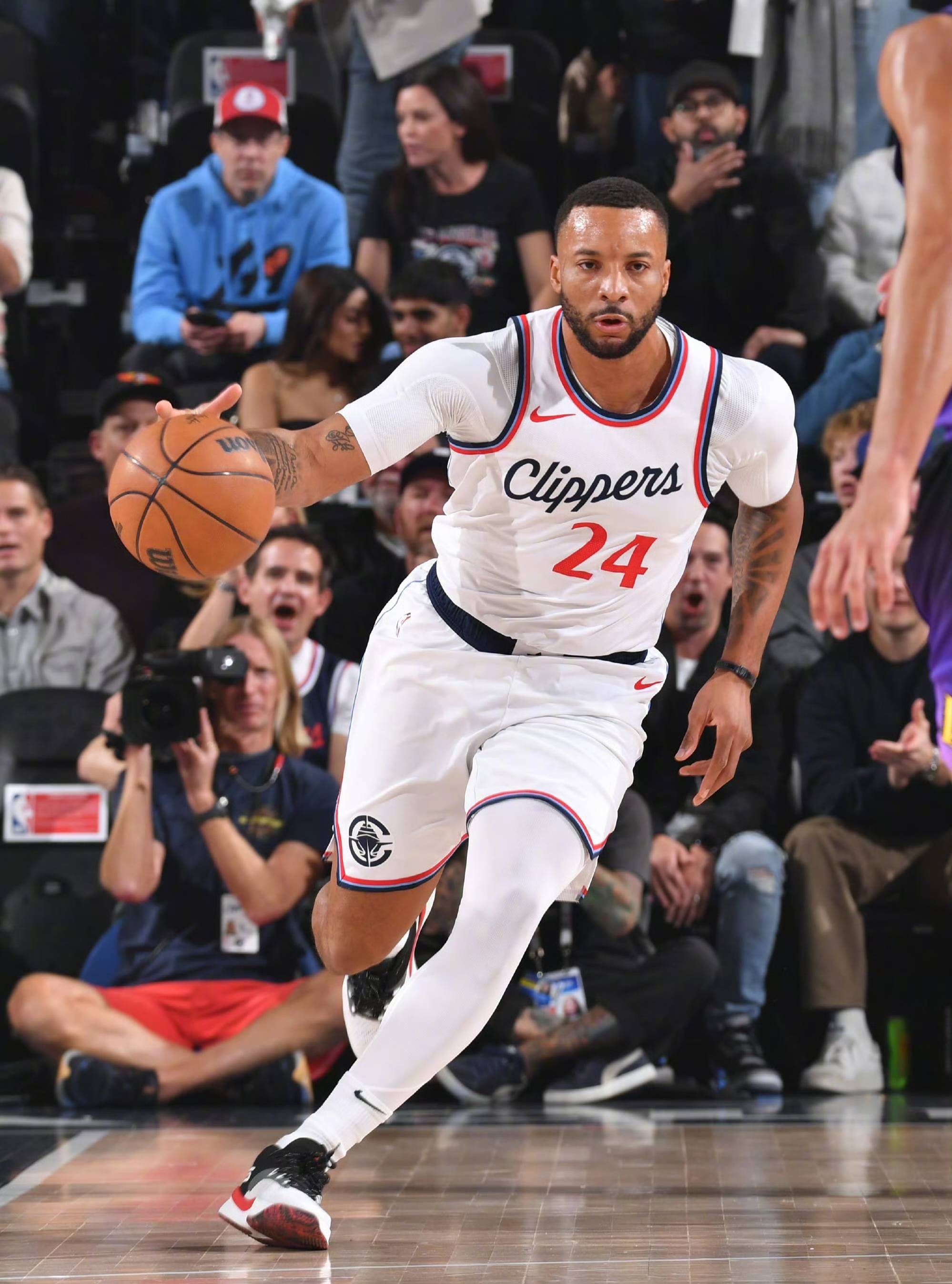 开云体育官网-快船逆转爵士，哈雷尔砍下28分！