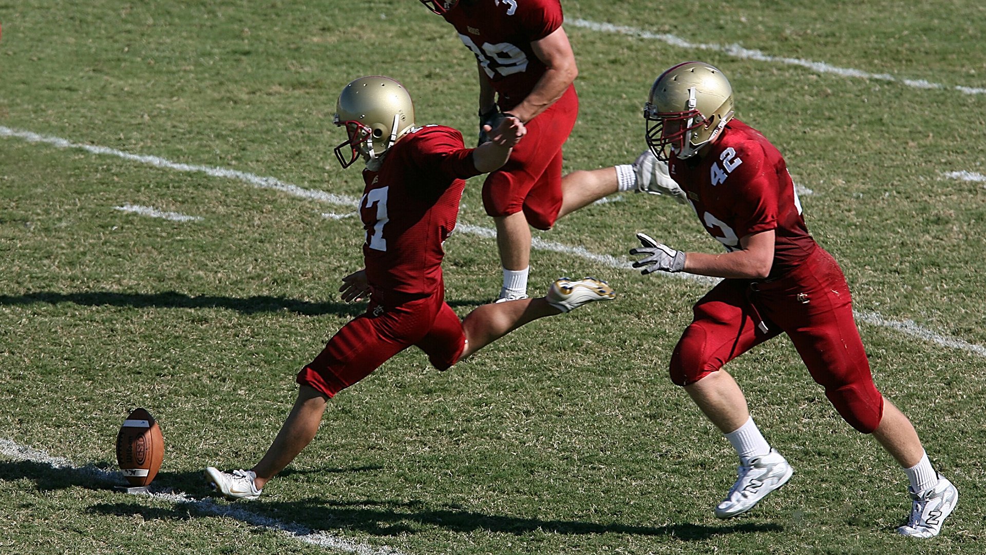 F1街赛引擎轰鸣中的交响乐，布克如何以完美节奏引领全队冲锋